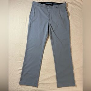 Roundtree & Yorke Men's Light Gray Performance Dress Pants